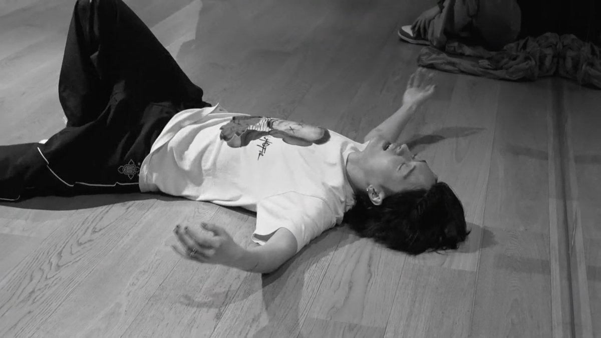 hrtxtravis's tweet photo. #HARUTO x Travis Scott

📅: #TREASURE - 4th MINI ALBUM [NEW WAV] TRAILER (260507)
👕: Travis Scott JACKBOYS Photo T-Shirt - Black
👕: Travis Scott x KAWS Utopia I Tee - White

so excited!!!
#하루토 #ハルト #温斗 #TREASURE_HARUTO #트레저 #hrtxtravis @treasuremembers https://t.co/z7zUp0Be9l