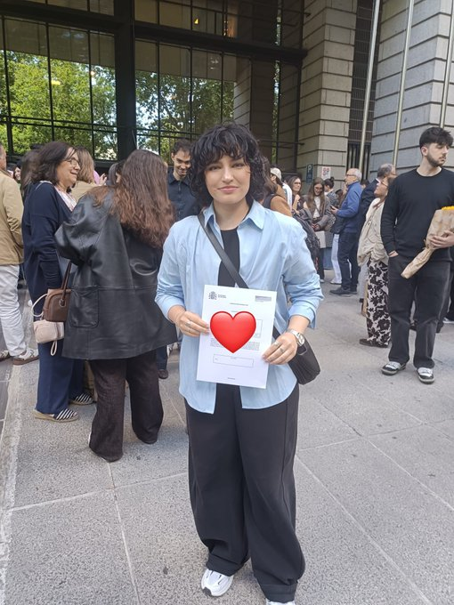 TatoVazquezLima's tweet photo. Querid@s (permitidme esta pequeña labilidad emocional) David, Alba @caIbario  y Cristina:

 Solo quería daros la bienvenida a nuestra especialidad, a la medicina auténtica. #especialidadurgenciasYA https://t.co/aj3aS7TdVT