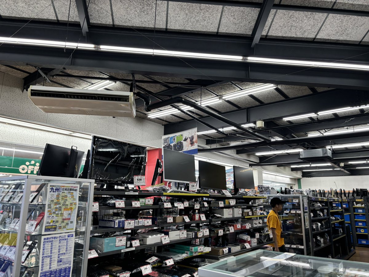 PCShirokurage's tweet photo. 熊本南店(4/29訪問)
平成駅から歩いて15分ほどとアクセスしやすい店舗です。エコ「リサイクル」ファクトリーという表記は昔からある店舗の特徴ですね(現在はリユース)
ここも広いです。ハードオフは倉庫のような見た目になっています。
#ハードオフ
#ハードオフファミリー https://t.co/3DbEcNIFvl