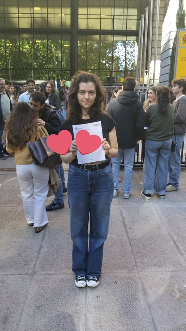 TatoVazquezLima's tweet photo. Querid@s (permitidme esta pequeña labilidad emocional) David, Alba @caIbario  y Cristina:

 Solo quería daros la bienvenida a nuestra especialidad, a la medicina auténtica. #especialidadurgenciasYA https://t.co/aj3aS7TdVT