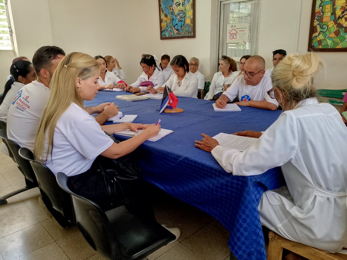 GranmaDps's tweet photo. El Dr. Omar Milián Ramírez, especialista en Medicina Familiar y funcionario de la Dirección Nacional de Atención Primaria de Salud, que forma parte del equipo de la Dirección Nacional que hoy visita nuestra provincia, llegó hasta el Policlínico René Vallejo Ortiz en Bayamo. https://t.co/HHDXlf3dTR