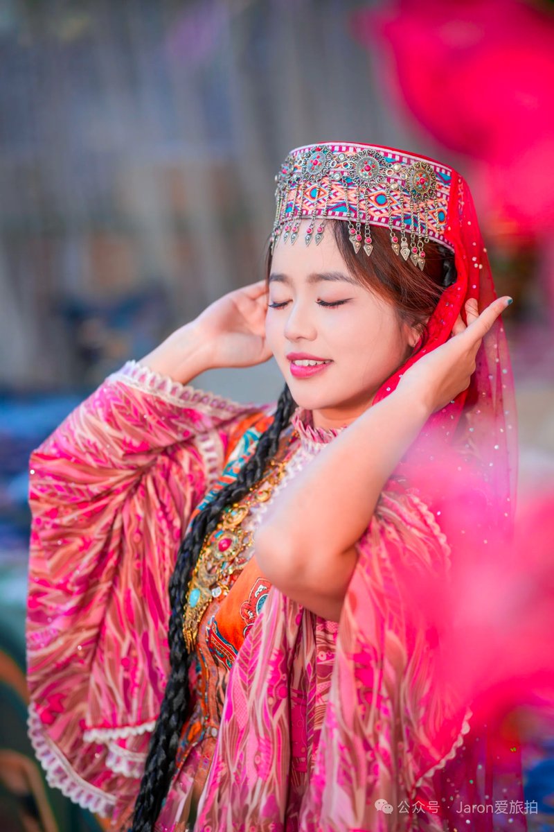 yan35808's tweet photo. 新疆美女充满着自信与活力，她们灿烂的笑容犹如阳光，温暖人心。细致的护肤养颜之道使她们更显风姿卓越，如诗如梦。 https://t.co/LWNQpfku1C