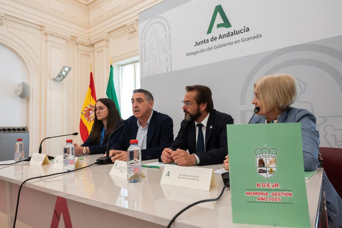 ToronjoJesus's tweet photo. He asistido a la presentación de la Memoria de Gestión 2025 de la Asociación Granadina de Emigrantes Retornados en la Delegación del Gobierno de la Junta de Andalucía en Granada, acompañados del Delegado del Gobierno, Antonio Granados y la Delegada Territorial, Matilde Ortíz. https://t.co/fc2y88AIJb