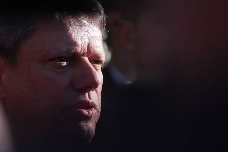 MP aponta doadores mortos e suspeita de laranjas na última campanha de Tarcísio em SP. De acordo com a representação, o total de irregularidades alcança cerca de R$ 25,2 milhões (ICL)