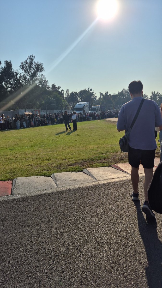 SilentDeranged's tweet photo. @profeco
#BTS_WORLDTOUR_MEXICOCITY
#profeco
#profecobts
#estadiognp

Tantas fans formadas para que le den prioridad a revendedores 
Que esta pasando con tu personal estadio gnp https://t.co/BxMIqvJ5qC