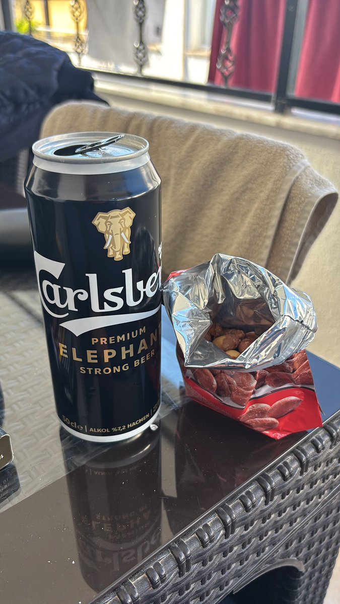 OgunTop's tweet photo. Abi sen nasıl bir birasın? 6 tane içtim https://t.co/U1Bll0g0uW gözüm yemiyor 32 yaşındayım bu zamana kadar içtiğim en kral bira 👍🏻 siyah carlsberg @AybasOzgur https://t.co/5u95okT4D8