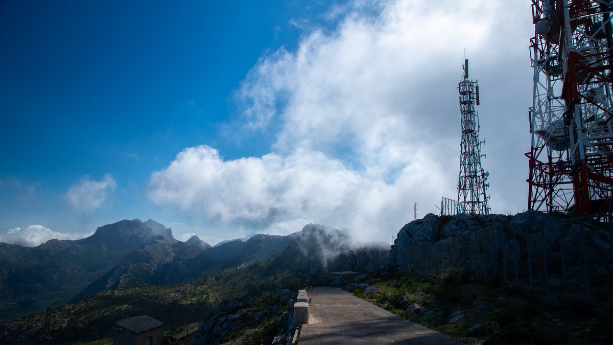 cellnextelecom's tweet photo. The Balearic Islands are leading the way in #DigitalRadio in Spain.

The country’s first regional DAB+ digital radio network is now live across Mallorca, Menorca, Ibiza and Formentera, with up to 12 transmission sites.

📻 More channels, clearer sound and new services, a meaningful evolution beyond FM.

Together with the @goib, IB Digital and @IB3, #Cellnex is helping drive the digitalisation of radio with an infrastructure based on DAB+, Europe’s most widely used standard for terrestrial digital radio, built to grow and designed to serve people.

You can truly hear the impact of this evolution 🎧