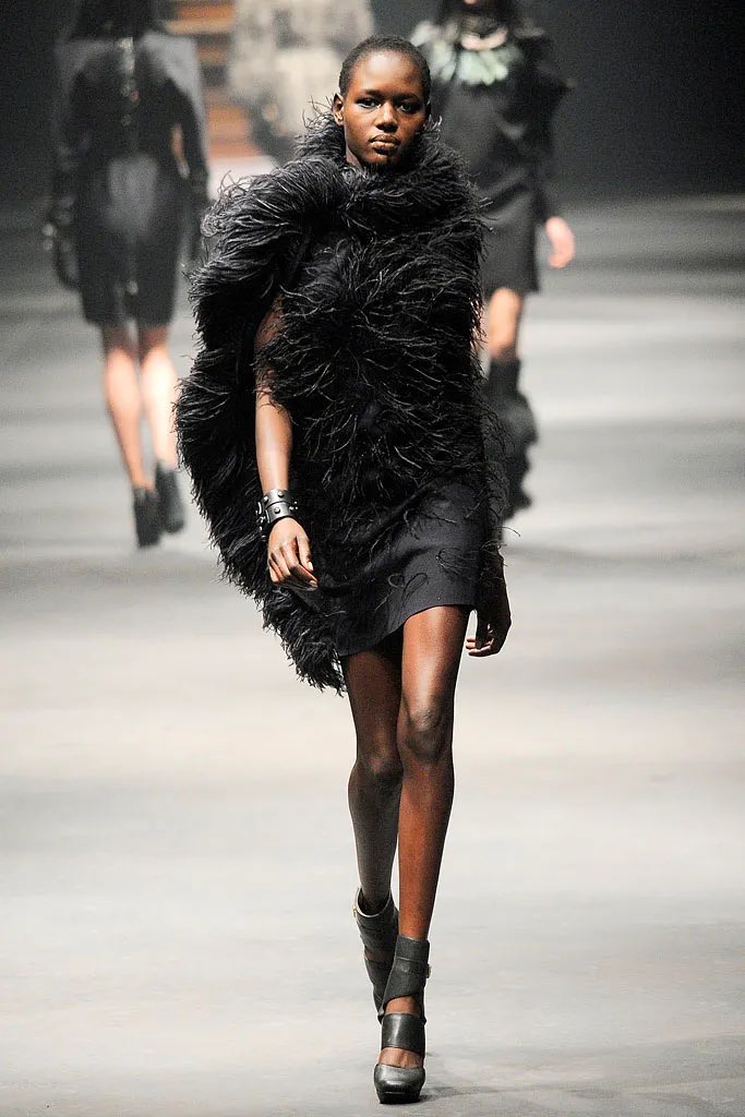 photostreaming's tweet photo. Anna Selezneva and Ajak Deng for Lanvin Fall/Winter 2010 by Alber Elbaz. https://t.co/RnOiufO2ZS