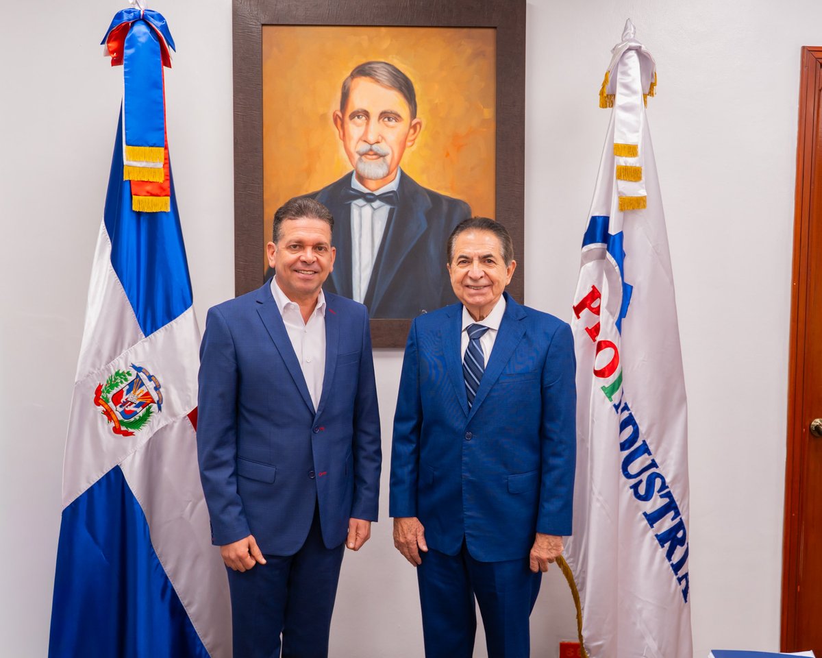 MFSPeravia's tweet photo. Realizamos una visita de cortesía al director de @ProIndustriaRD, Rafael Ulises Cruz Rodríguez (@Papitocruzrd), con quien sostuvimos un productivo encuentro, fortaleciendo la articulación institucional en favor de las familias dominicanas. https://t.co/imSrAIElCd