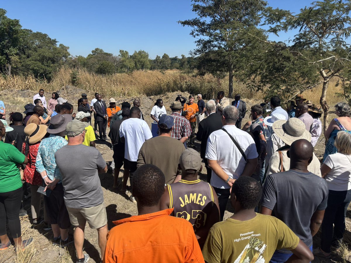 THANK YOU, fellow citizens, for the INCREDIBLE turn out today for Permanent Secretary <a href="/TMuguti/">Eng. Tafadzwa Muguti</a>’s visit to <a href="/MonavaleWetland/">Monavale Wetland #SaveMonavaleVlei</a> (together with officials from <a href="/EMAeep/">E.M.A</a>, <a href="/cityofharare2/">City Of Harare SunshineCity</a>, and Ministry of Local Government) to inspect the site where stands were being graded for Members of