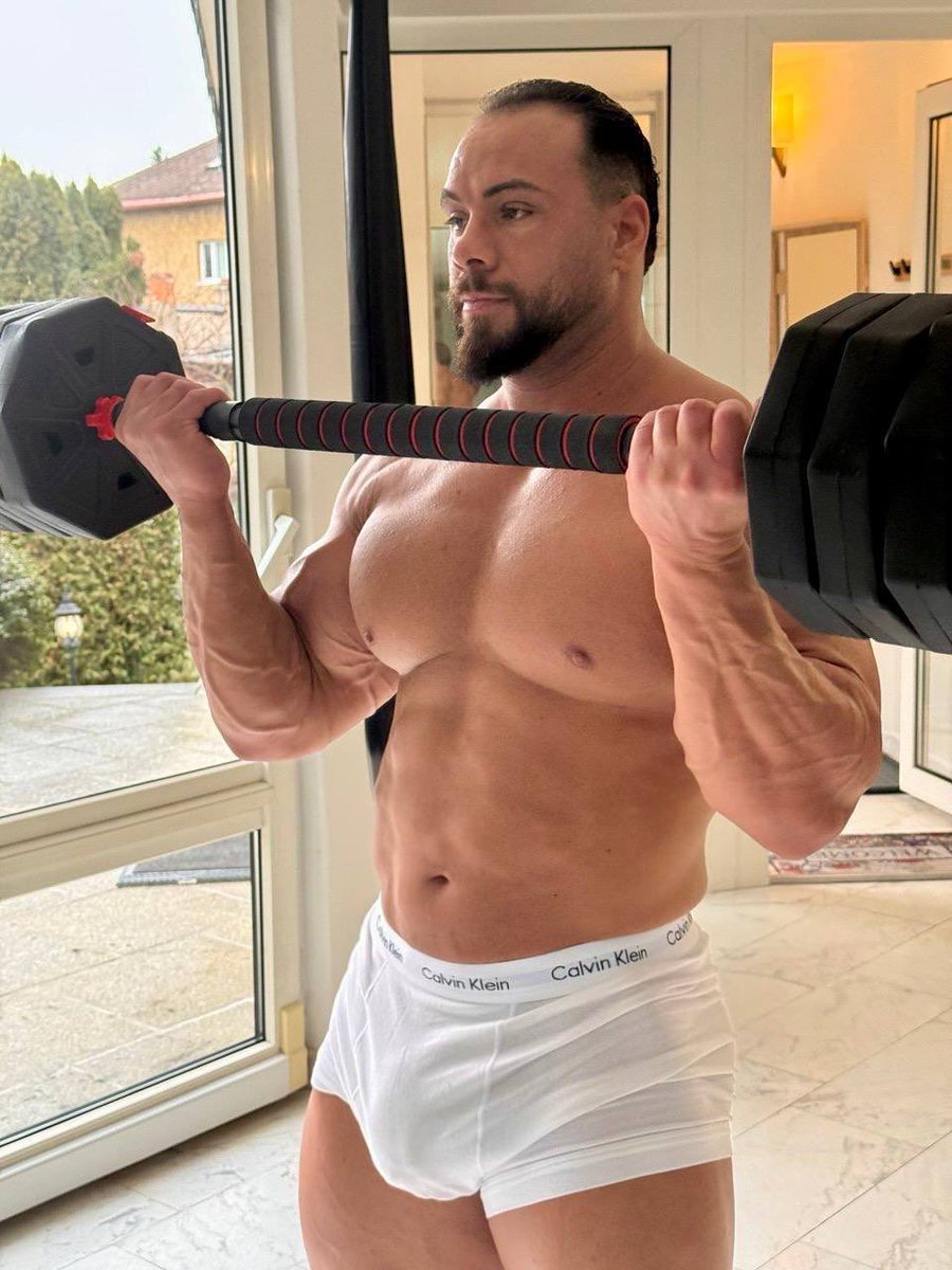 big_damon000's tweet photo. Wanna be my gym buddy?😈 https://t.co/HDqKdOuX4R