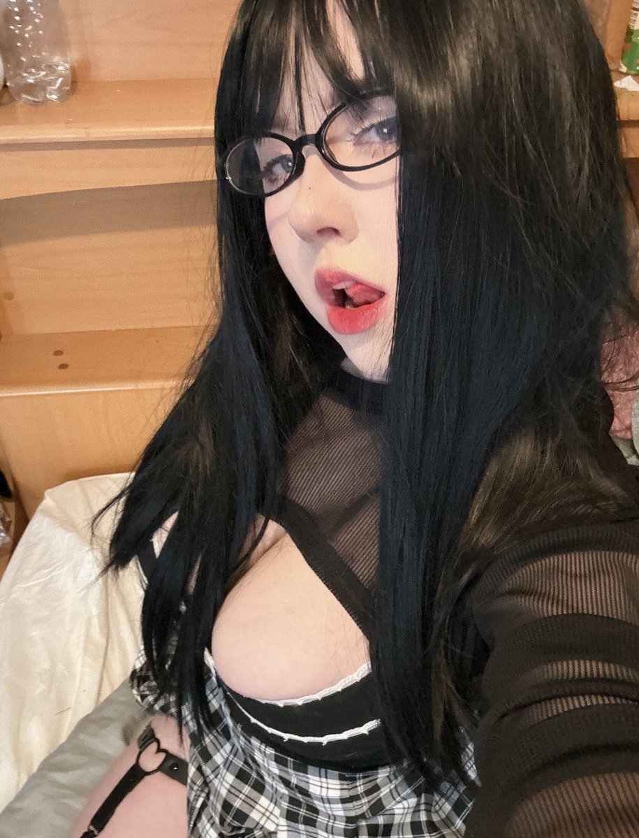 애널 tweet media