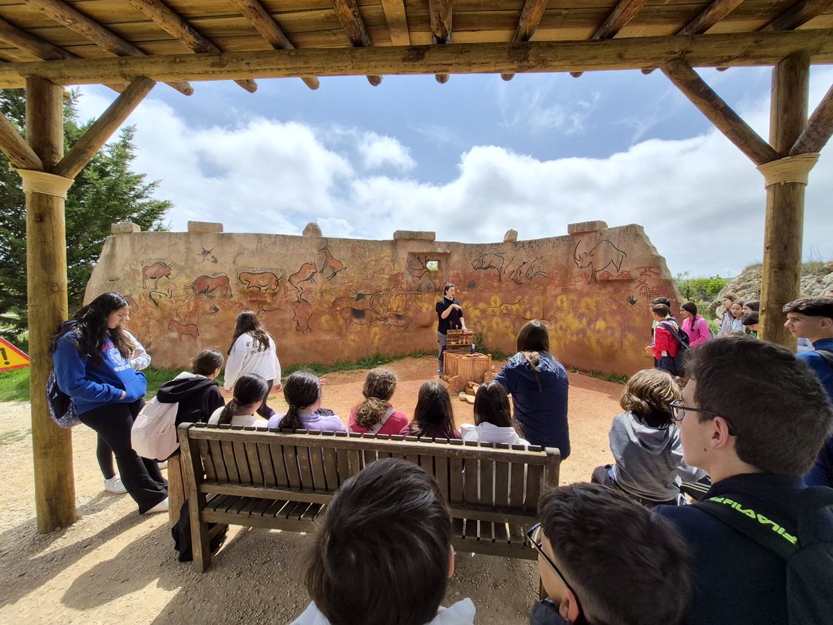 iespedro's tweet photo. https://t.co/KZAEg1YgQh Un curso más, el Dpto. de Geografía e Historia ha organizado una experiencia inolvidable para el alumnado de 1º ESO, con la visita de los yacimientos arqueológicos de #Atapuerca, Patrimonio de la Humanidad por #UNESCO, y de la ciudad de #Burgos. https://t.co/ueXVX8tbMl