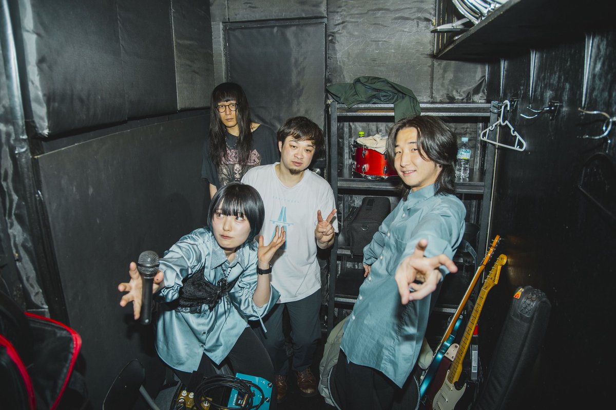 mizubitacity's tweet photo. 2026.5.7
下北沢Daisy bar＆Laguna 往来
｢DEEP DEEP DEEP SEA｣
遅い時間までありがとうございました！
@Hardenbergia_jp のカズキ君もサポートありがとう！

📸 @wankolo_156 https://t.co/6OR79gRHU2