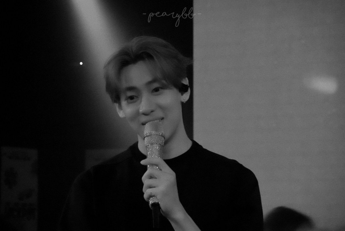 แป๋ววววววว

#BamBam #뱀뱀 <a href="/BamBam1A/">BamBam</a>