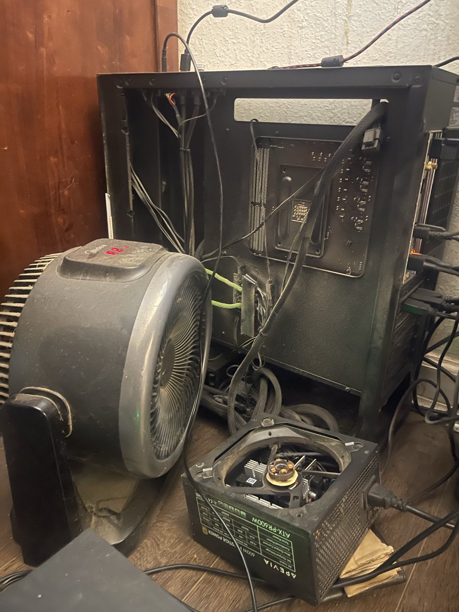 PigLitt7's tweet photo. Idk how my PC survives streaming and gaming…fan on power supply broke so now I use an external fan to keep it cool 😂 #twitch #twitchstreaming #streamer #smallstreamer #marvelrivals #pc #newpc #gaming #gamer https://t.co/99kHCZUjRN