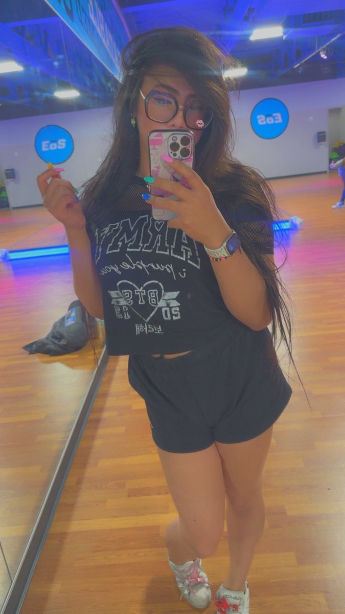kurintooo's tweet photo. gym outfit kinda ate on monday 💅 https://t.co/lCby8lFxz6