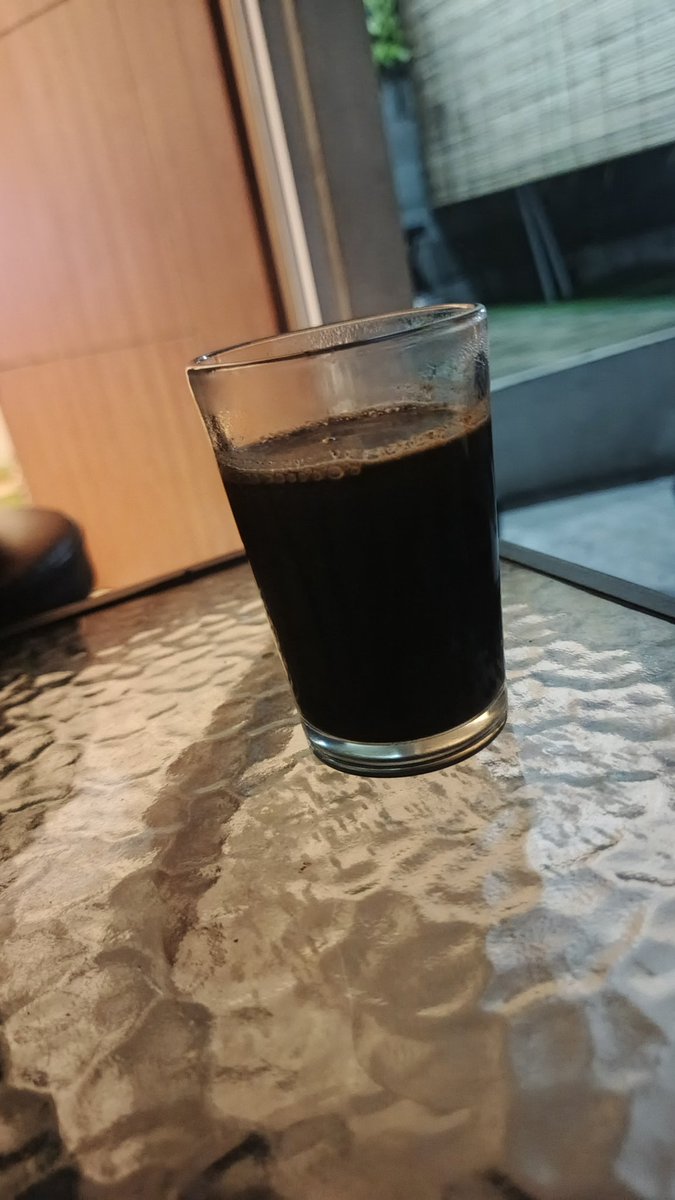 ini kopi ke 3 untukku, tp mungkin kopi ke-1, ke-2 atau ke-5 untukmu.

tak perlu risau soal itu, semua sudah sesuai porsimu dan porsiku.

tak semua harus selalu sama.
asal sama-sama menikmati tanpa perlu saling menghakimi