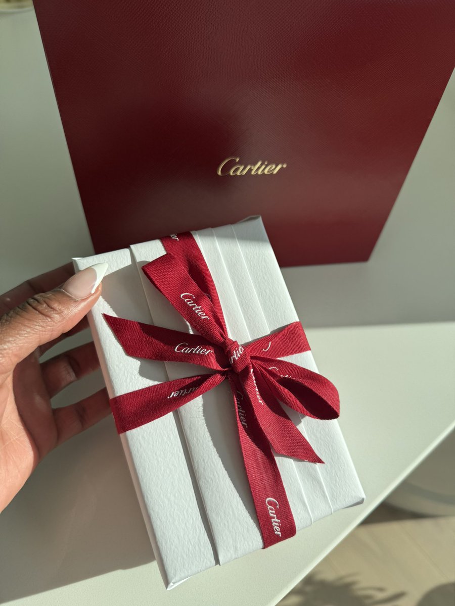 rosethemistres's tweet photo. I literally had this on my vision board and here we are! I love the history behind Cartier and officially got my first piece 🎈 https://t.co/7g0MFquaZt