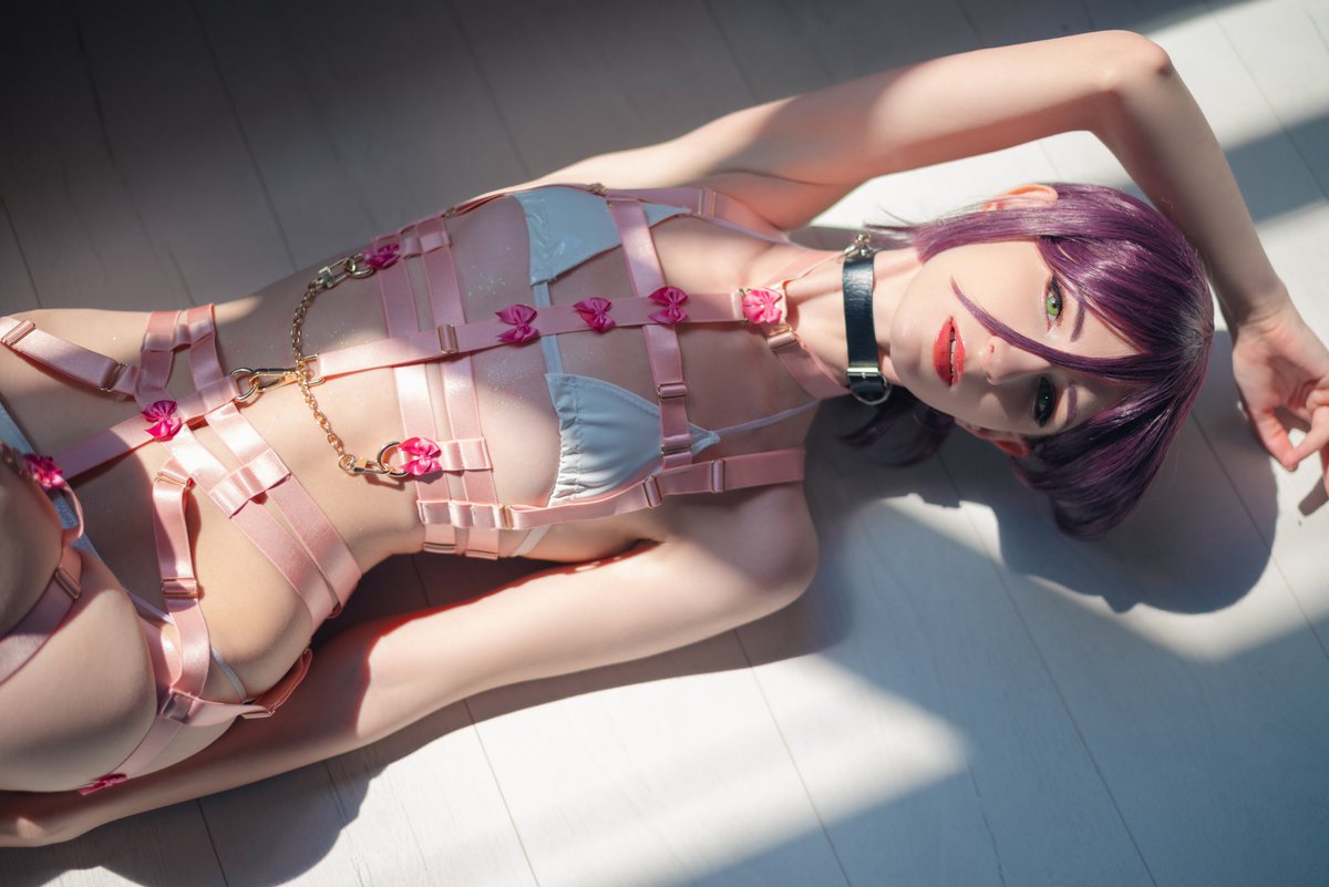 holly_nyan's tweet photo. Do you love Reze from Chainsawman? 💜 https://t.co/PQyF39XN7v