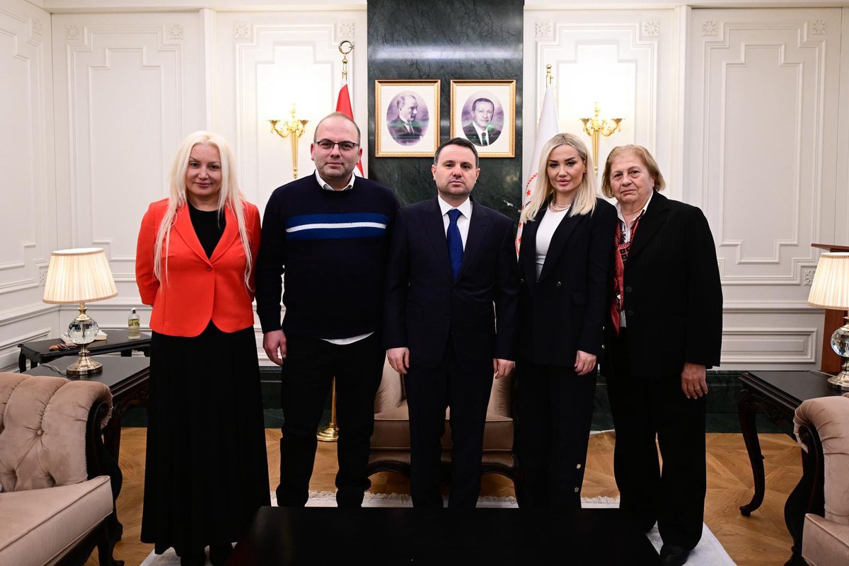 dpassengerefk's tweet photo. @avumitaltay @aylinbombing İlk benden duyun ümit bey https://t.co/xhXFpSwTQq