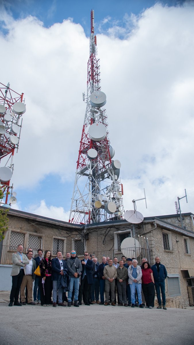 cellnextelecom's tweet photo. Baleares lidera el avance de la #RadioDigital en España.
Esta semana hemos anunciado la primera red autonómica de #RadioDigital del país operativa en Mallorca, Menorca, Ibiza y Formentera, con hasta 12 centros de emisión.

📻 Más canales, mejor calidad de sonido y nuevos servicios, una evolución significativa más allá de la FM.

Junto al @goib, IB Digital y @IB3, en #Cellnex impulsamos la digitalización de la radio con una infraestructura basada en DAB+, el estándar europeo más extendido para la radiodifusión digital terrestre, diseñada para crecer y poner a las personas en el centro.

🔊 El impacto de esta evolución se escucha, literalmente, en el día a día.