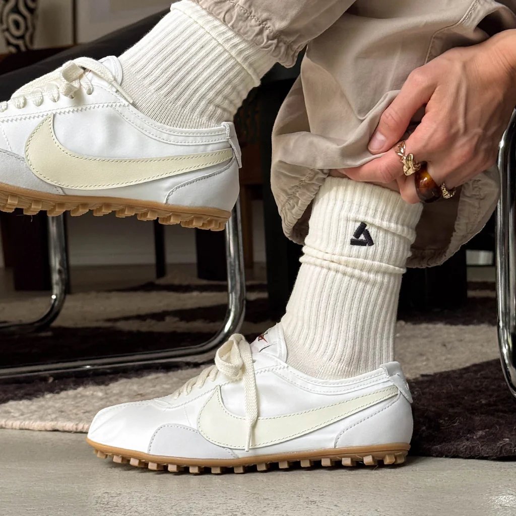 sneakerhuddle's tweet photo. Ad: Nike Moon Shoe OG Sneakers 

https://t.co/CZCkeZPnYt https://t.co/TllJ3X4DIQ