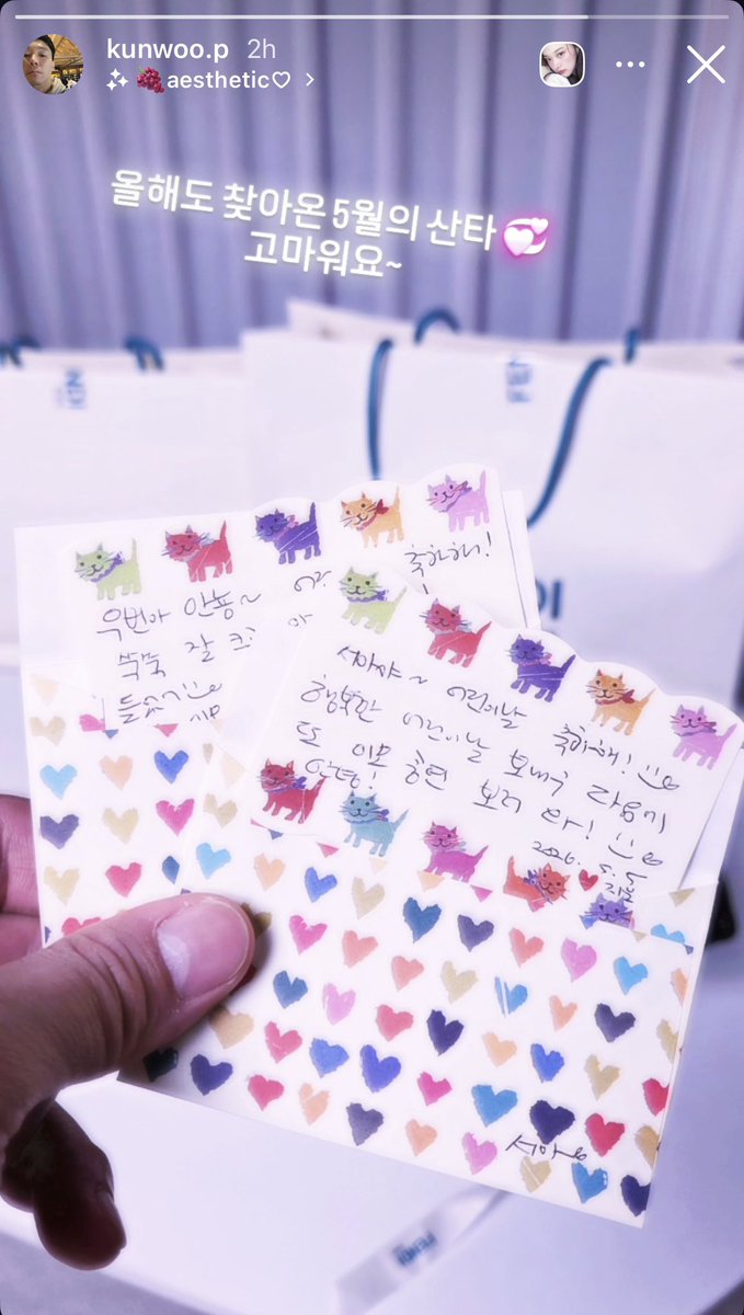 IUteamstarcandy's tweet photo. [TRANS] 260506 IU’s bodyguard Chief Kunwoo thanks IU for sending gifts and handwritten letters to his kids on Children’s Day 💜

Caption: The May’s Santa has come again this year 💞Thank you~

IU’s letter: Dear (child’s name~), happy children’s day! 😘 Have a wonderful Children’s Day and make sure to come watch auntie’s concert again next time! :) Bye - Jieun, May 5th. 

#IU #아이유
