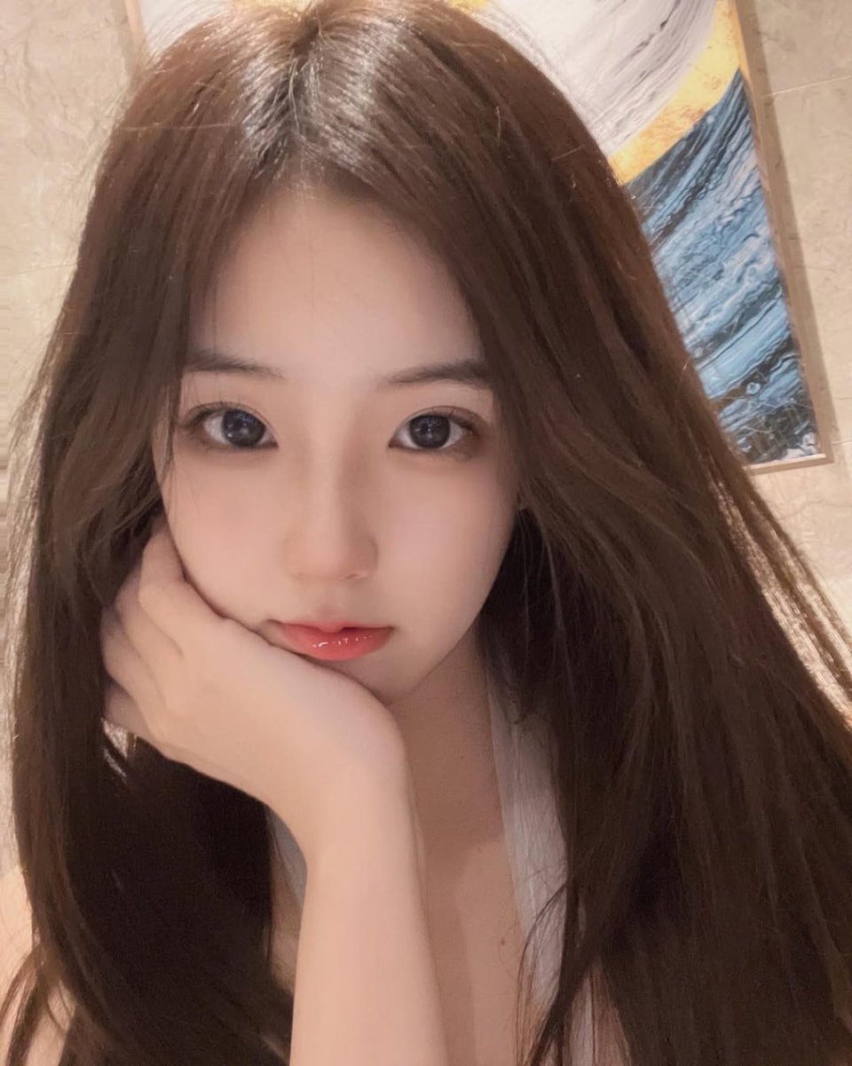 你在干嘛呀     不知道发什么    
  
开脱！！！！                 

上供 ！！！！

 Luo照  实况！ https://t.co/63i9GEwxVc