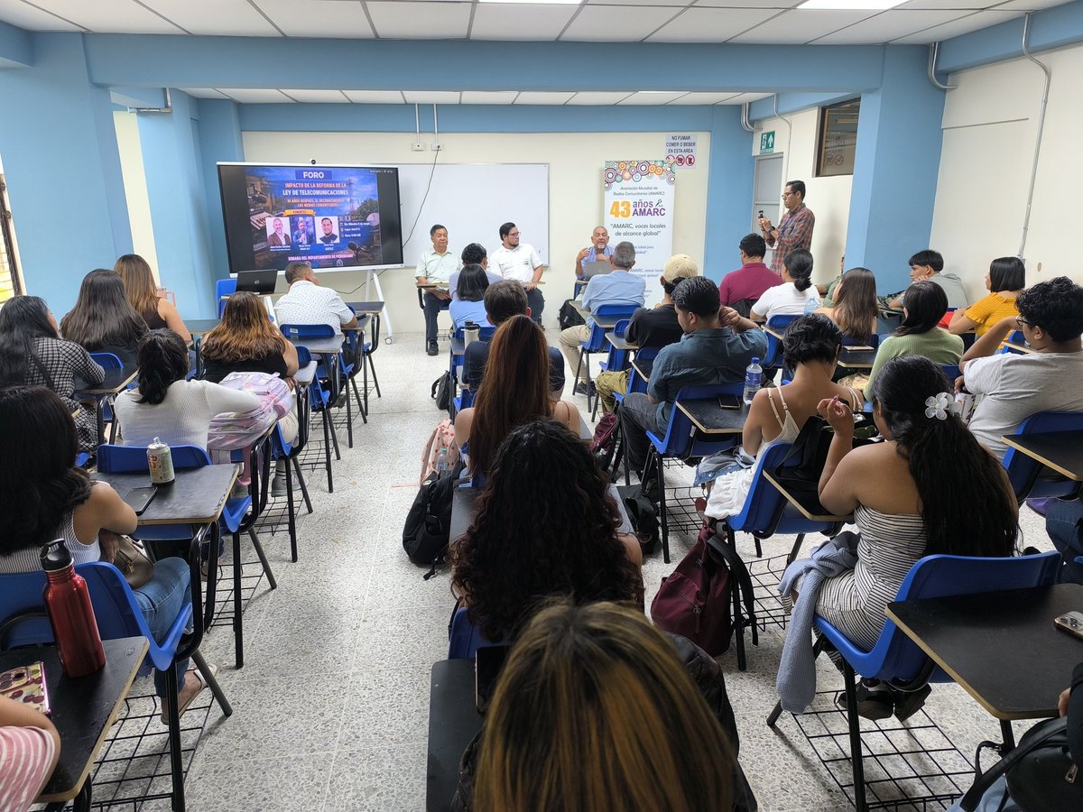 robperez1sv's tweet photo. Iniciamos el Foro impacto de la reforma de la ley de telecomunicaciones: 10 años después del reconocimiento de los medios comunitarios. @AMARCALC @UESoficial https://t.co/bDilQdEVyC