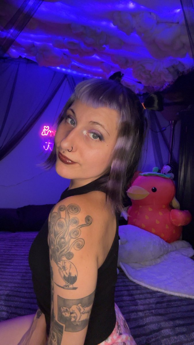 snugglecooked's tweet photo. ♡ I decided to get fun with a throwback and do some scene queen hair, I really love how it came out!! ♡ https://t.co/sopoBOswLu
