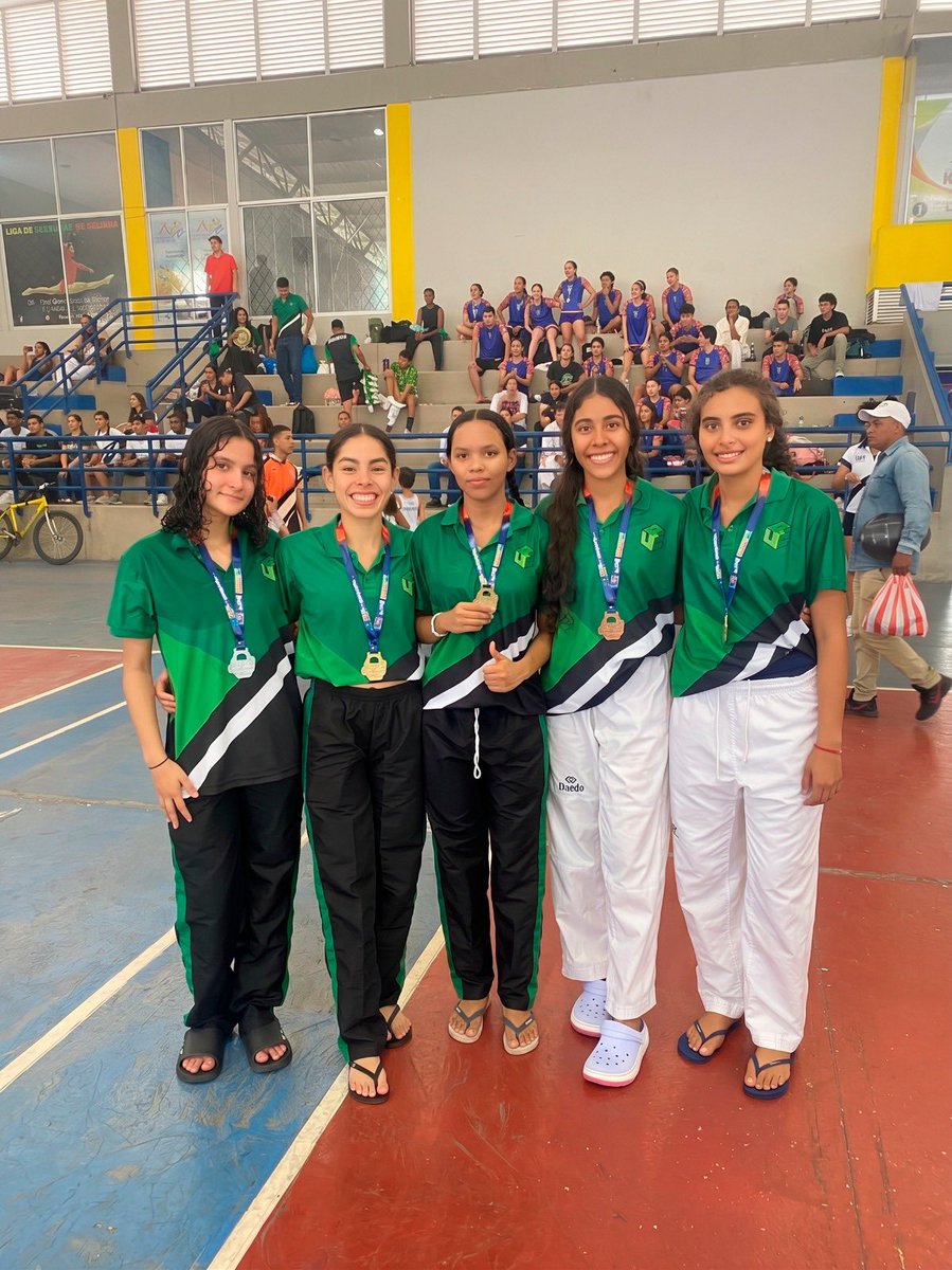 UnicesarOficial's tweet photo. Con cinco medallas: dos de oro, una de plata y dos de bronce, el talento de la UPC brilla en los XXVIII Juegos Universitarios Regionales de @ascunoficial 

Felicidades a nuestras estudiantes quienes dejaron el alma en cada competencia. https://t.co/4HAfAqSPwm