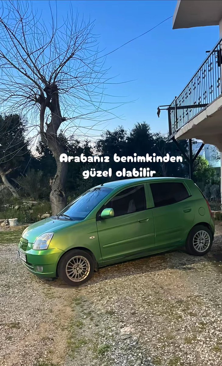 bayrakmedya's tweet photo. Bir kadın, "arabanız benimkinden güzel olabilir; ama bana babam almadı." notuyla bir gönderi paylaştı. https://t.co/oklj1SsonU