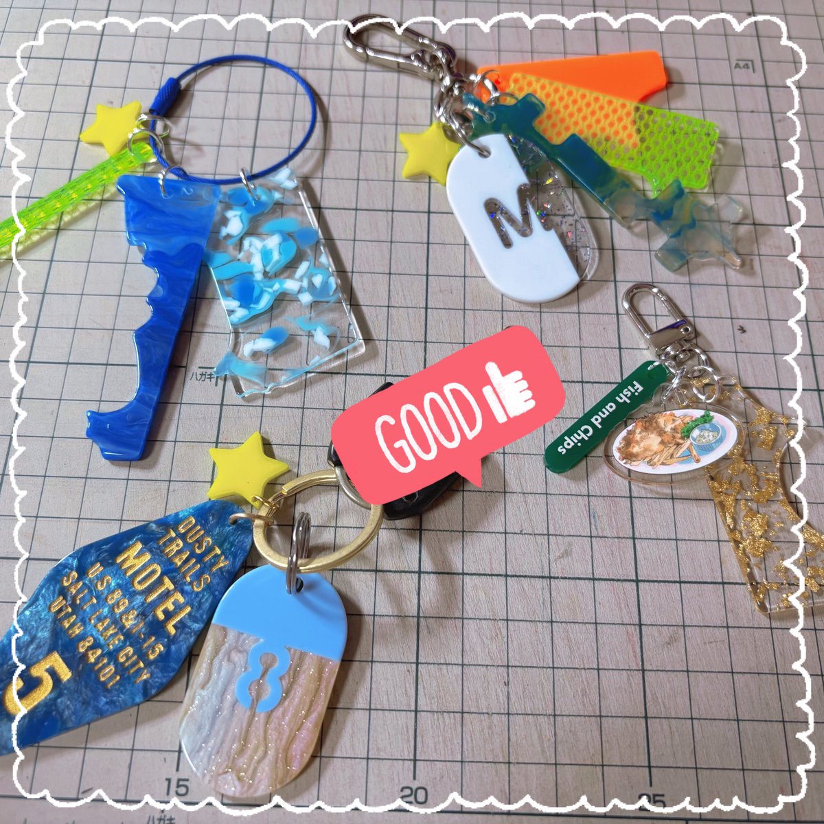 東京のアクリルショップで購入した切りっぱなしアクリルと、東京