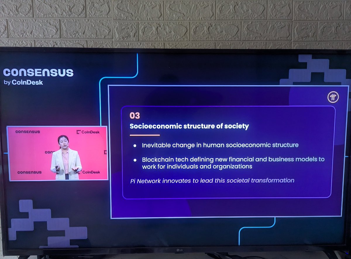 WoodyLightyearx's tweet photo. Chengdiao Fan name-dropped "Universal Basic Income" and talked about an inevitable change in the socioeconomic structure of society 👀 https://t.co/bubZXiEnji