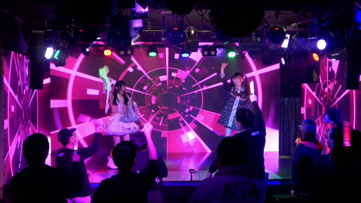 inojo1's tweet photo. 昨日のライブ報告の続き。
急遽飛び入りで愛未莉叶（まなみりか）ちゃんと2人で歌ってもらった卯咲（うさき）ゆめちゃん。
https://t.co/G3uaCFnjAo
いろんな流れが様々な事態を引き起こす。悪くない。
アタマ1つ抜けるのはどこの世界でも大変。
縁というのは無理やり作れるもんではないしな。

LED3面になったVenusはとてもきれい。
次回は秋かなぁ。

#LiveBusterd
#卯咲ゆめ
#イノジョー