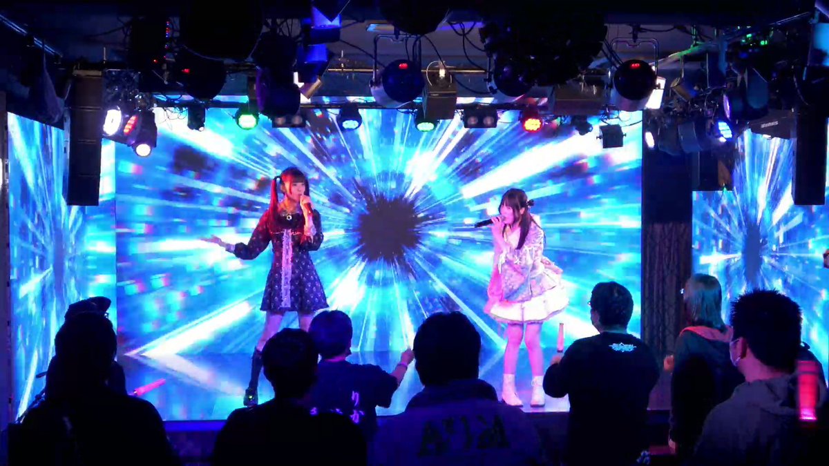 inojo1's tweet photo. 昨日のライブ報告の続き。
急遽飛び入りで愛未莉叶（まなみりか）ちゃんと2人で歌ってもらった卯咲（うさき）ゆめちゃん。
https://t.co/G3uaCFnjAo
いろんな流れが様々な事態を引き起こす。悪くない。
アタマ1つ抜けるのはどこの世界でも大変。
縁というのは無理やり作れるもんではないしな。

LED3面になったVenusはとてもきれい。
次回は秋かなぁ。

#LiveBusterd
#卯咲ゆめ
#イノジョー