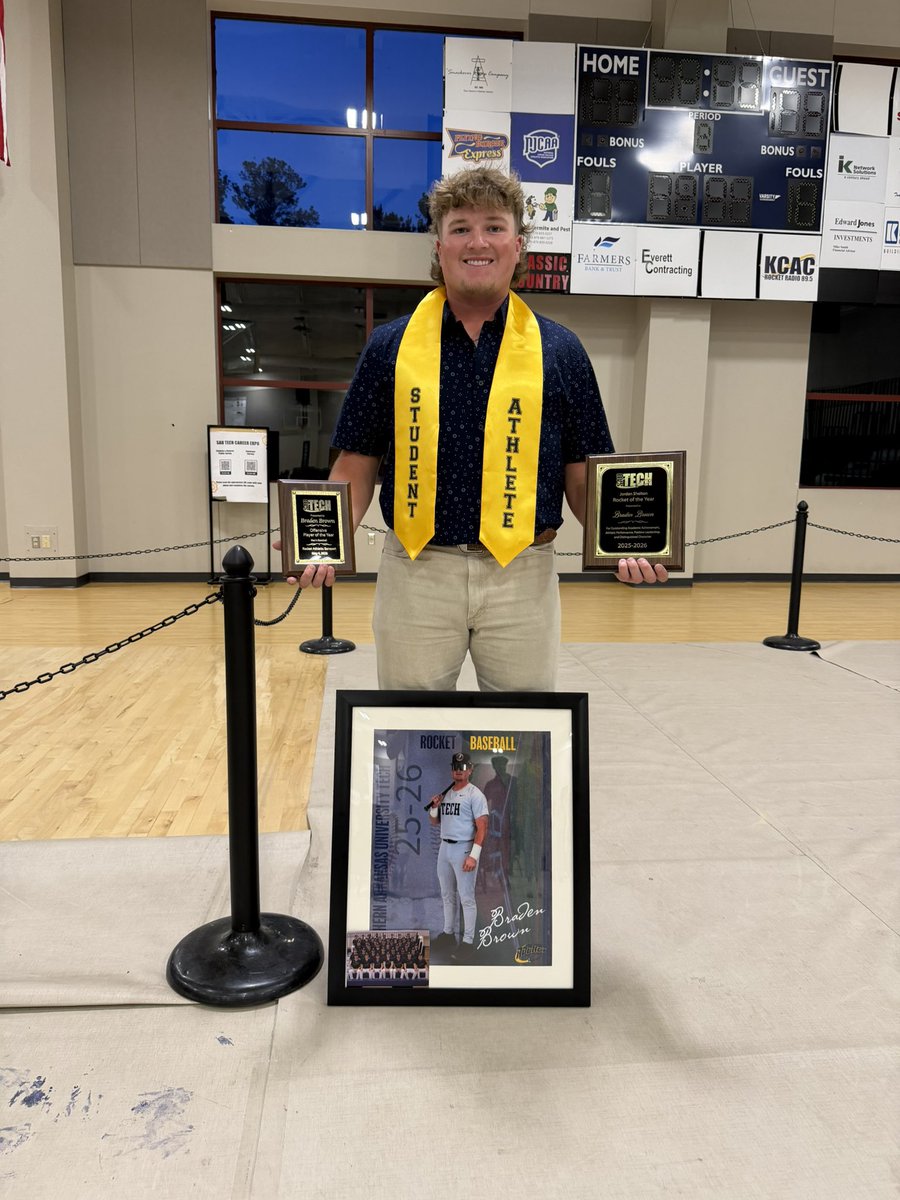 brown22_brown's tweet photo. Finished up my time here @SAUT_BSB and I finished up the regular season with: (.366 AVG / 56 Hits / 8 doubles / 12 HR / 45 RBI / 49 R / 29 BB / .662 SLG / .467 OBP) I was also honored to be named Male Athlete of the Year and offensive player of the year. Ready to be a Ranger! https://t.co/KRSvW9jEVT