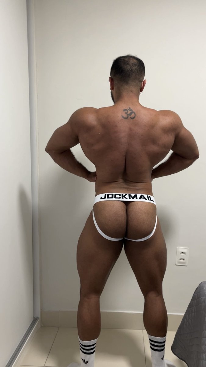 Anton Muscle Bull | tweet media
