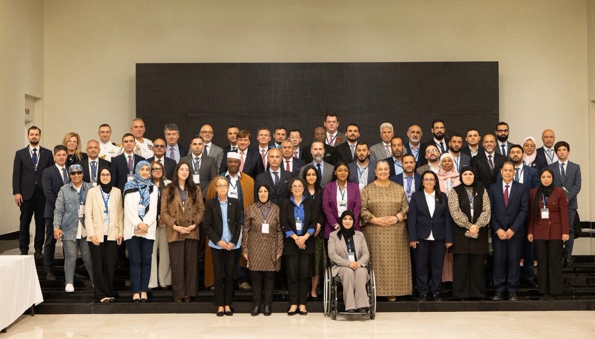 bentaboun's tweet photo. في بنغازي أقيم لقاء بين مجموعة العمل الامنية، "عملية برلين"، حيث حضر عدد من السفراء و ممثلين مع اعضاء المسار الامني بالحوار المهيكل .

في هذه الجلسة تم استعراض التوصيات الخاصة بالحوار. 

و اكدنا في هذه الجلسة على أهمية وحدة التراب الليبي و وحدة المؤسسات العسكرية و الأمنية. https://t.co/80T2fPVLAz
