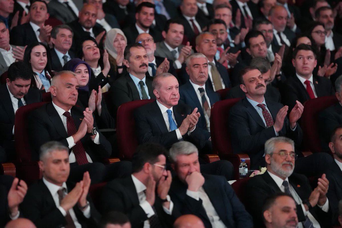 VakiflarGM's tweet photo. Vakıf Haftası Kutlama Programımız, Cumhurbaşkanımız Sayın Recep Tayyip Erdoğan’ın himayelerinde; Kültür ve Turizm Bakanımız Sayın Mehmet Nuri Ersoy’un katılımlarıyla Cumhurbaşkanlığı Külliyesi’nde düzenlendi.

Vakıf medeniyetimizin asırlara uzanan birikimini ve hizmet anlayışımızı yansıtan program, kapsamlı içeriğiyle geçmiş ile bugünü aynı zeminde buluşturdu.

@tcbestepe @TCKulturTurizm @iletisim 

#vakıfhaftası
