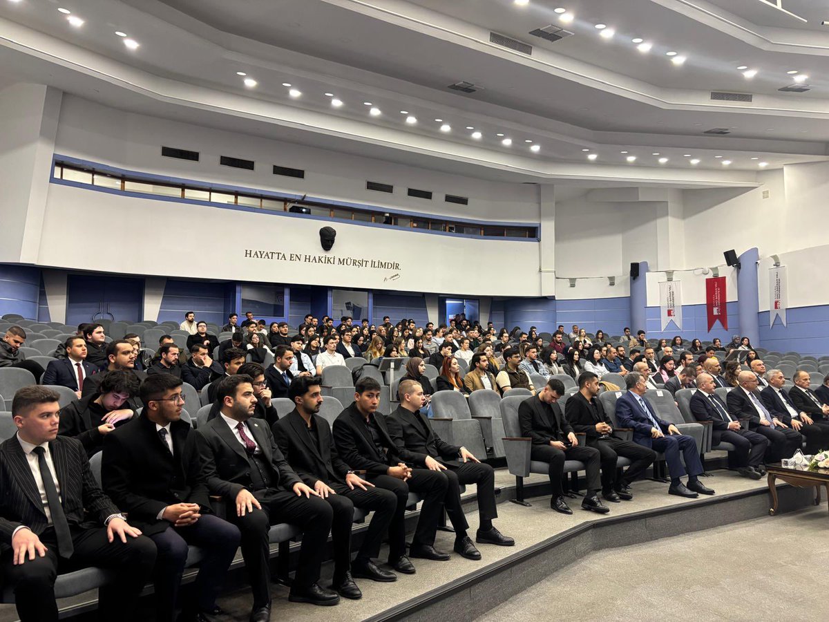 Akademiu_'s tweet photo. Kıymetli mezunlarımızdan Elazığ Valisi Sn.Numan Hatipoğlu ve Mülkiye Başmüfettişi Ali Fuat Atik beyefendilerin katılımıyla düzenlemiş olduğumuz Akademi Kariyer Zirvesi programı vesilesi ile okulumuzda ağırladık. Sayın valilerimize kıymetli katılımlarından, dolayı teşekkür ederiz. https://t.co/l1KIj2GdAR