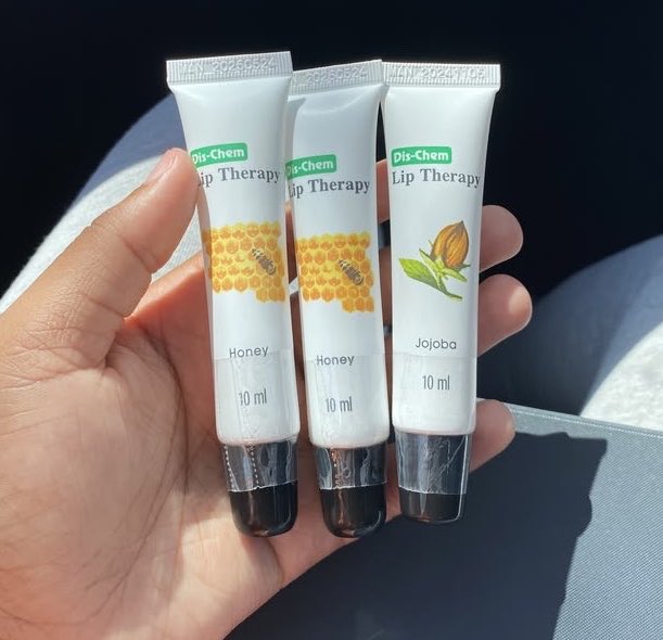 LindsayMabena's tweet photo. This lowkey makes your lips more dry.. https://t.co/DpGziafgLe