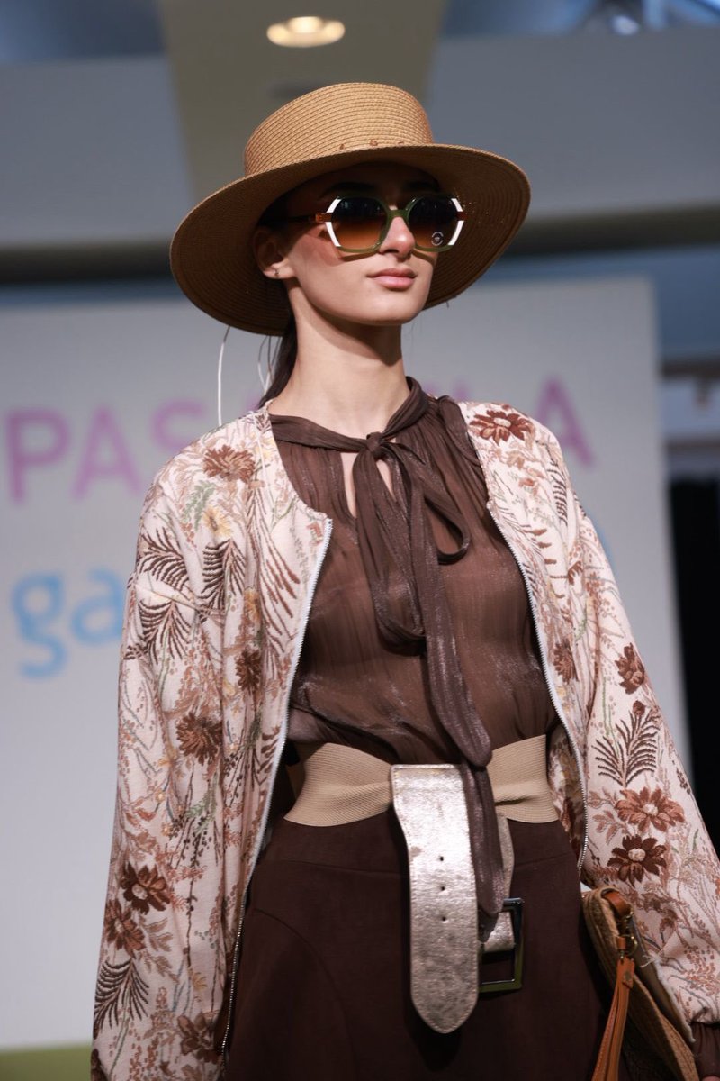 pasarelagon's tweet photo. Segundo día de la Pasarela GON P-V 2026 con los desfiles de tendencias 💐

⚫️➖ 𝐏𝐮𝐧𝐭𝐨 𝐲 𝐑𝐚𝐲𝐚
💗 𝐄𝐬𝐭𝐢𝐥𝐨 𝐑𝐨𝐦𝐚́𝐧𝐭𝐢𝐜𝐨 𝐌𝐨𝐝𝐞𝐫𝐧𝐨
🤫 𝐀𝐝𝐢𝐨́𝐬 𝐥𝐮𝐣𝐨 𝐬𝐢𝐥𝐞𝐧𝐜𝐢𝐨𝐬𝐨: 𝐛𝐢𝐞𝐧𝐯𝐞𝐧𝐢𝐝𝐨 𝐦𝐚𝐱𝐢𝐦𝐚𝐥𝐢𝐬𝐦𝐨
☁️ 𝐋𝐚 𝐬𝐮𝐚𝐯𝐢𝐝𝐚𝐝 𝐦𝐚𝐧𝐝𝐚 https://t.co/IpWw3MDsCx