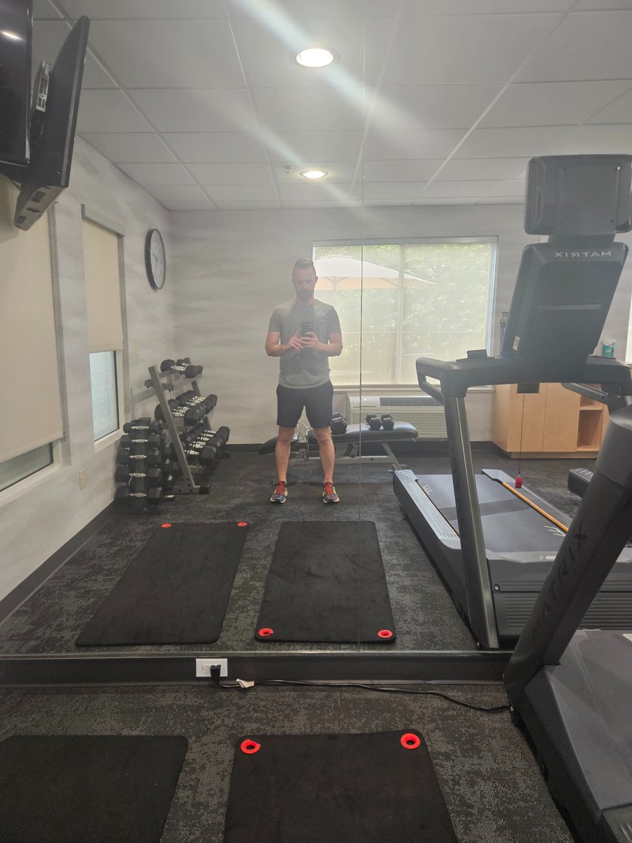 WillOAyers's tweet photo. There is always somewhere to workout, first day of poker starts with a workout, the grind is real, lets embrace it. Getting your body right, only strengthen your mental game. Control the things you can, let variance be what it is #fitness #thegrindisreal @WSOP @HarrahsCherokee https://t.co/AfUq2zLaaI