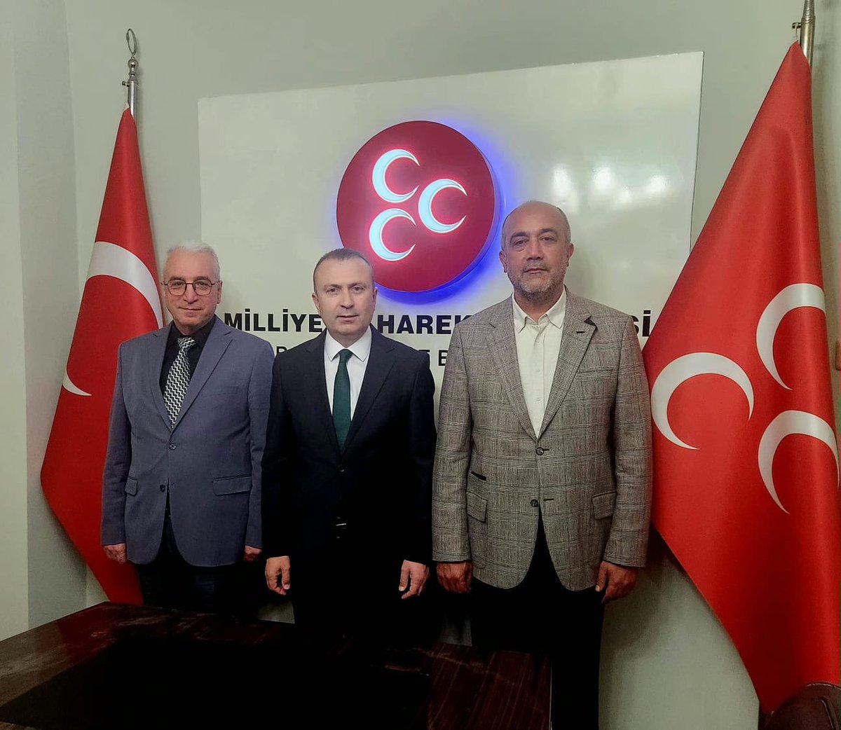 bakirkoymhp's tweet photo. Milliyetçi Harekat Partisi İstanbul İl Yönetim Kurulu Üyelerimiz Sn. Atilla Seçilir ve Sn. Erdoğan Ulu İlçe Başkanlığımıza Hayırlı olsun Ziyaretinde Bulundular.
Kendilerine Nazik Ziyaretlerinden Dolayı Teşekkür Ederiz. https://t.co/0UzgPHGgk8