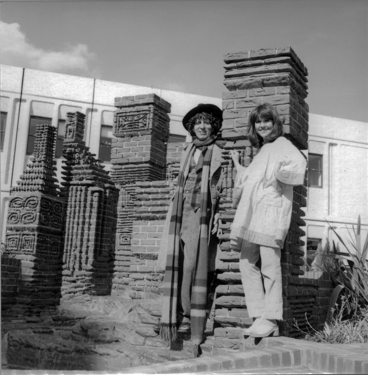 Here’s a colourised and restored photo of Tom Baker and Lis Sladen enjoying the sunshine at the National Radiological Protection Board, Didcot, Oxfordshire, on Monday 21st July 1975, during filming for #DoctorWho and the Android Invasion.
