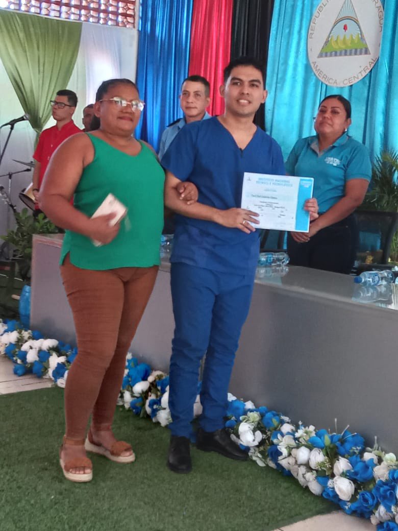 VivaNicaragua13's tweet photo. Con entusiasmo y compromiso, internos del Sistema Penitenciario Jorge Navarro de Tipitapa culminaron con éxito su formación profesional. 🙌📚

Recibieron certificados que acreditan nuevos conocimientos y habilidades para la vida 🎓✨. 🔄🤝 

#LoQueSeVive https://t.co/PlKKzMJUvt