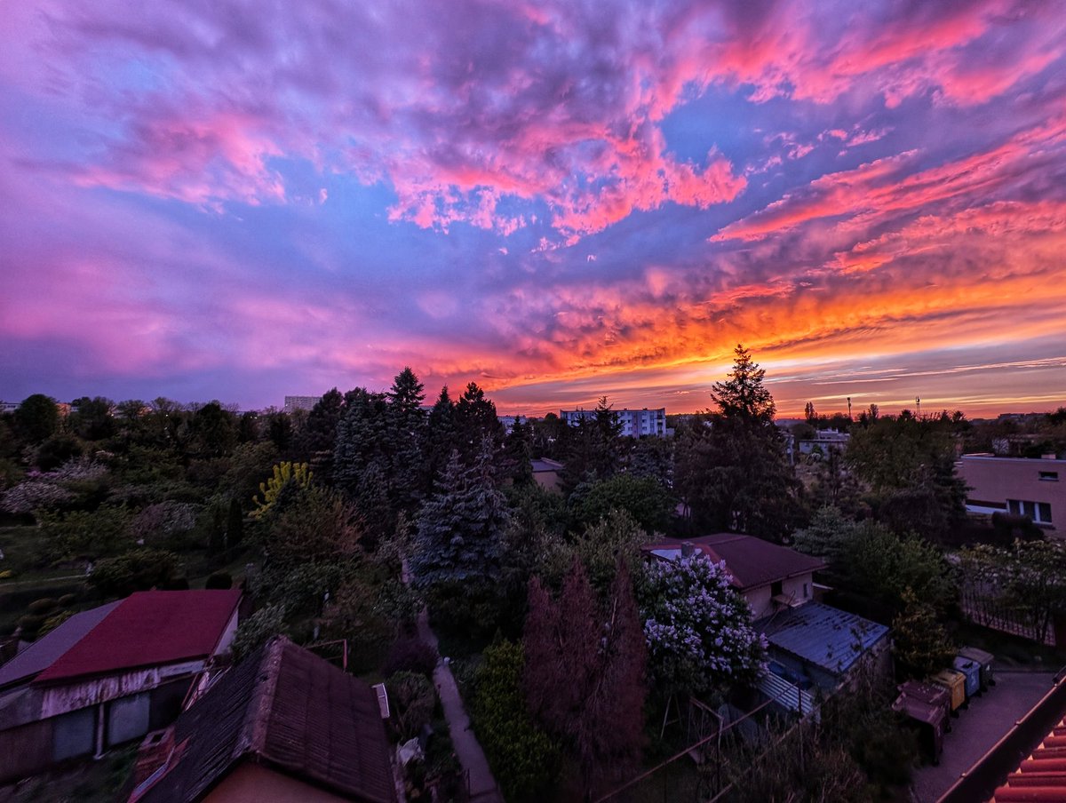 papuga80's tweet photo. #Kalisz deszcz idzie... @MeteoprognozaPL https://t.co/T1SpFoqbfk