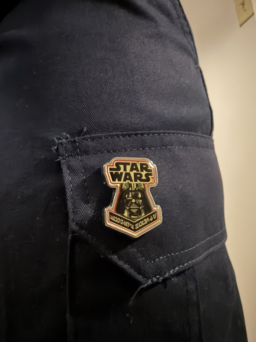 mojojenobo's tweet photo. lost my darth vader pin 😢 #rip https://t.co/u0R1skeJ8E